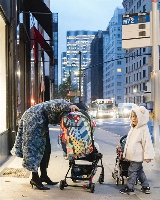 цвет Jason Woodside на прогулке